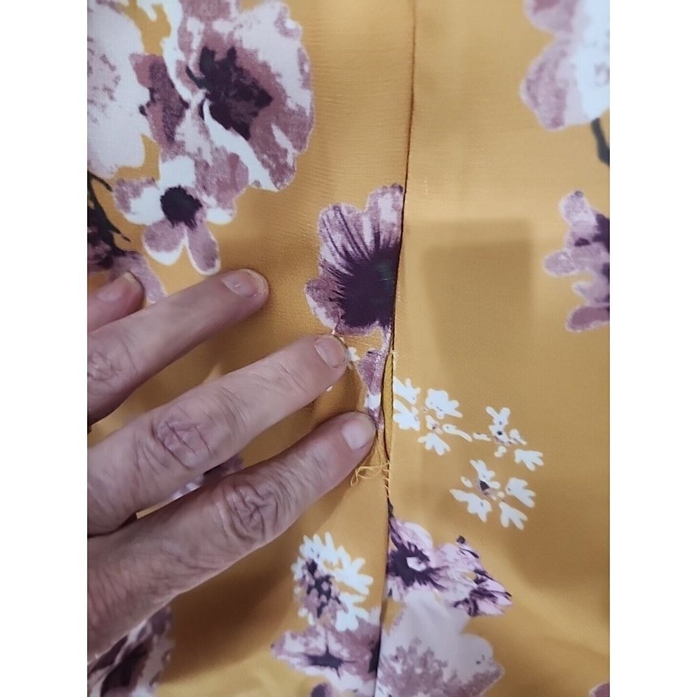 Francesca's Miami cold shoulder Short Sleeve Gold floral shorts romper, Medium - Picture 7 of 8